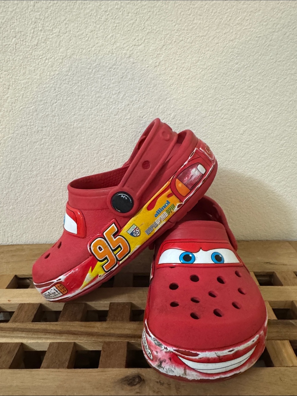 CROCS Kids Red Lightning McQueen Clogs